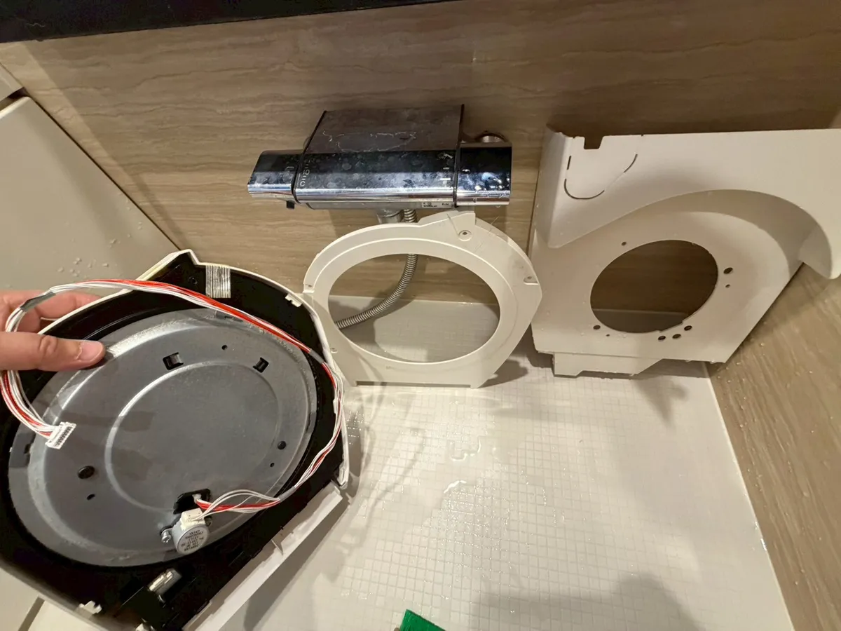 お掃除ユニット分解パーツ